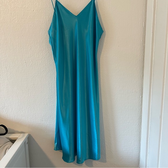 Kathryn Size: large Satin spaghetti strap midi dress - Picture 1 of 8